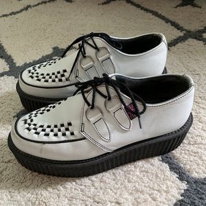T.U.K. Creeper in white and black size 6.5 women’s